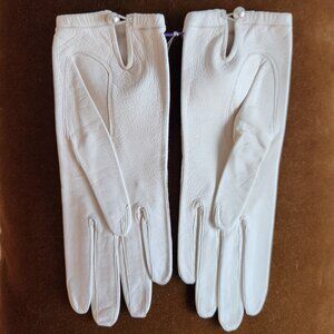 Unworn Vintage Eaton’s White Leather Gloves with Faux Pearl Button – Sz 6 (XS)